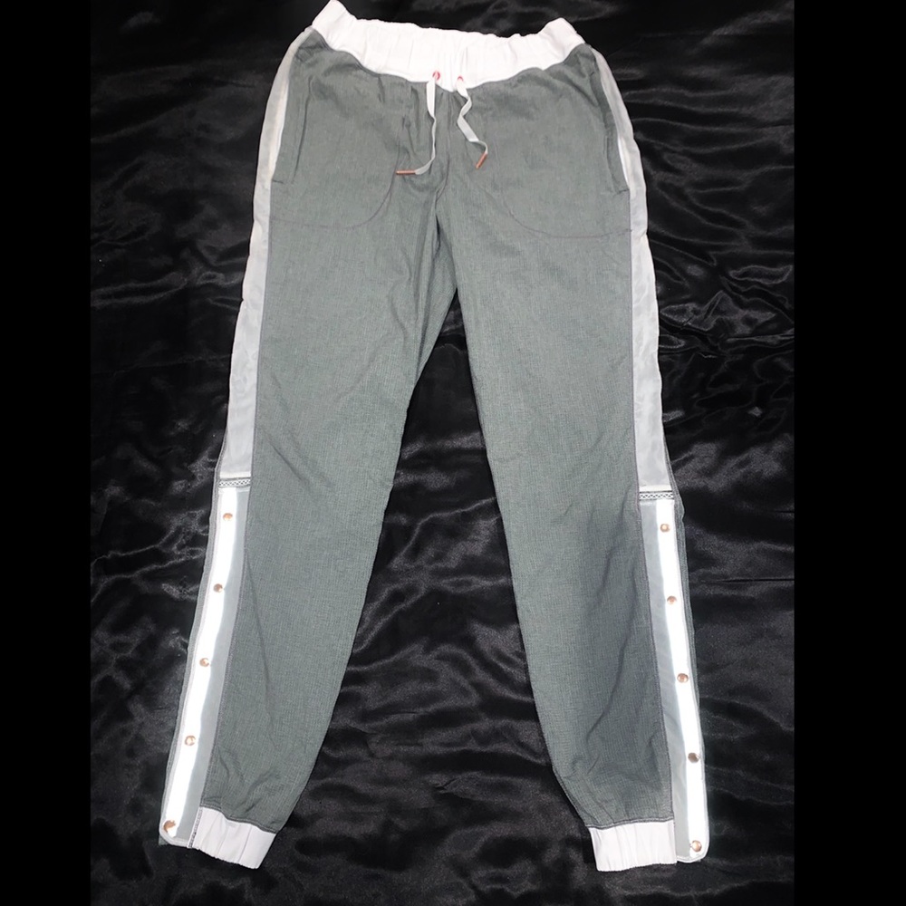 Very rare Sexy LuLuLemon Gray Joggers sz.6